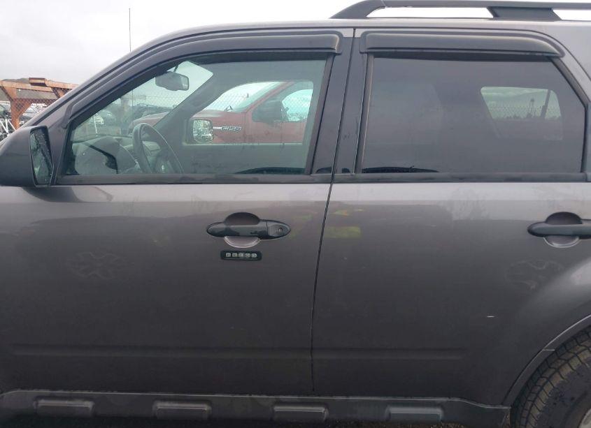 Photo 14 of 2011 Ford Escape XLT (VIN 1FMCU0D77BKB84493)