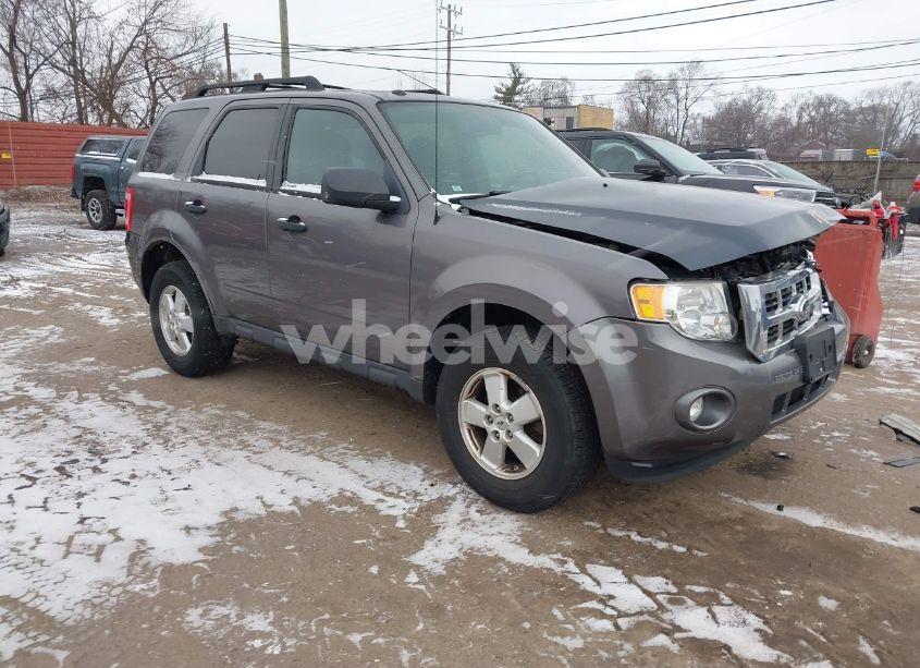 2010 Ford Escape XLT (VIN 1FMCU0D78AKC63217) main photo