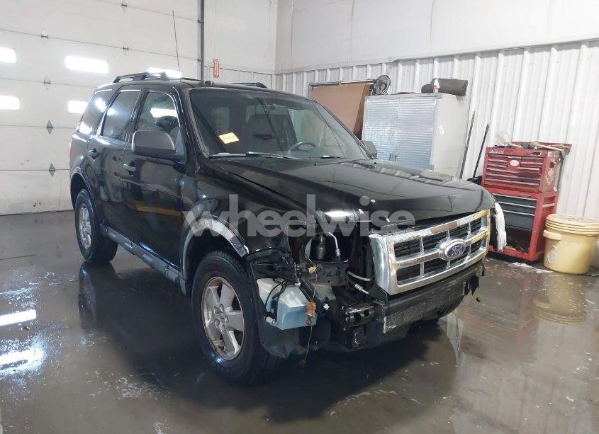 2010 Ford Escape XLT (VIN 1FMCU0D79AKB07963) main photo