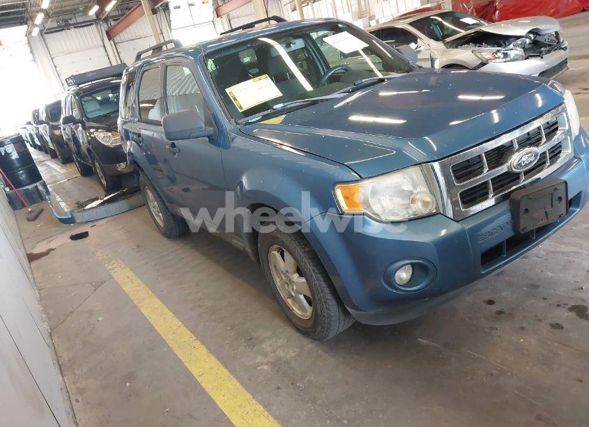 2010 Ford Escape XLT (VIN 1FMCU0D79AKC17542) main photo