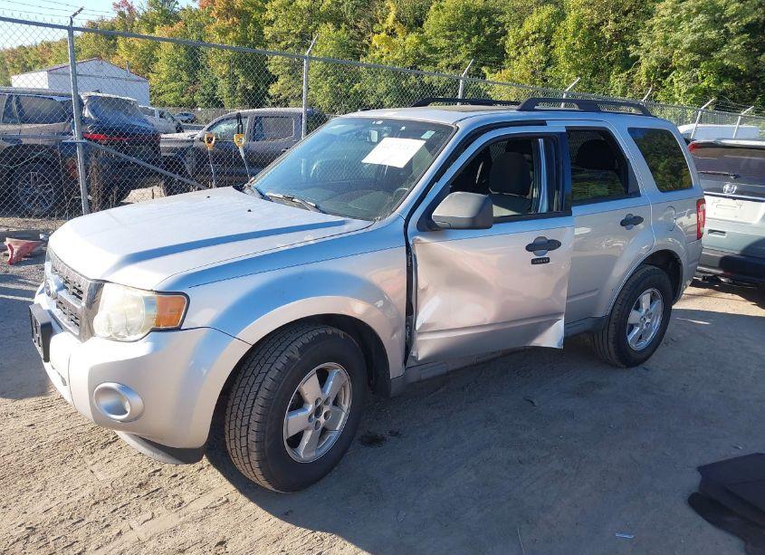 Photo 2 of 2010 Ford Escape XLT (VIN 1FMCU0D79AKC99742)