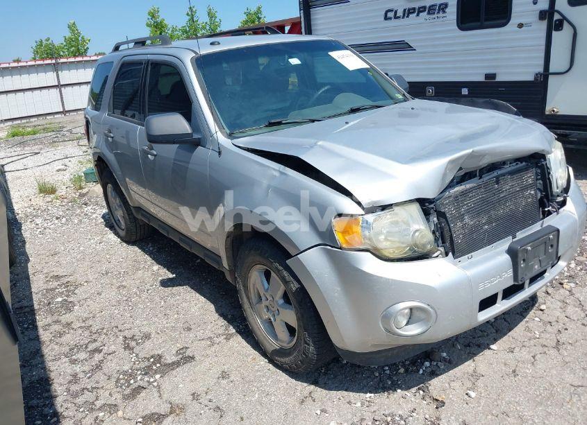 2010 Ford Escape XLT (VIN 1FMCU0D7XAKB01802) main photo