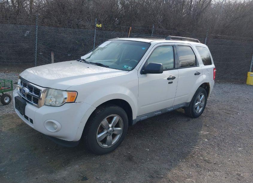 Photo 2 of 2010 Ford Escape XLT (VIN 1FMCU0D7XAKB20186)