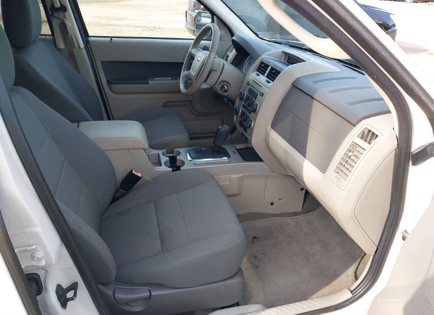 Photo 5 of 2010 Ford Escape XLT (VIN 1FMCU0D7XAKB20186)