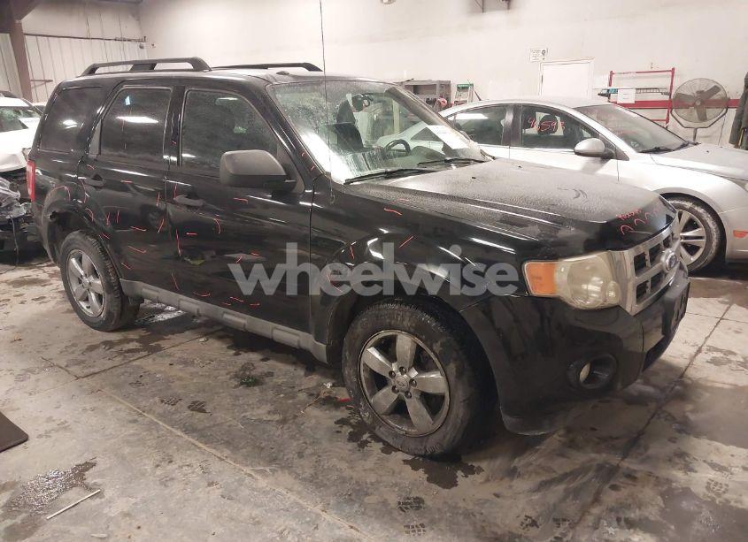 2010 Ford Escape XLT (VIN 1FMCU0D7XAKB31172) main photo