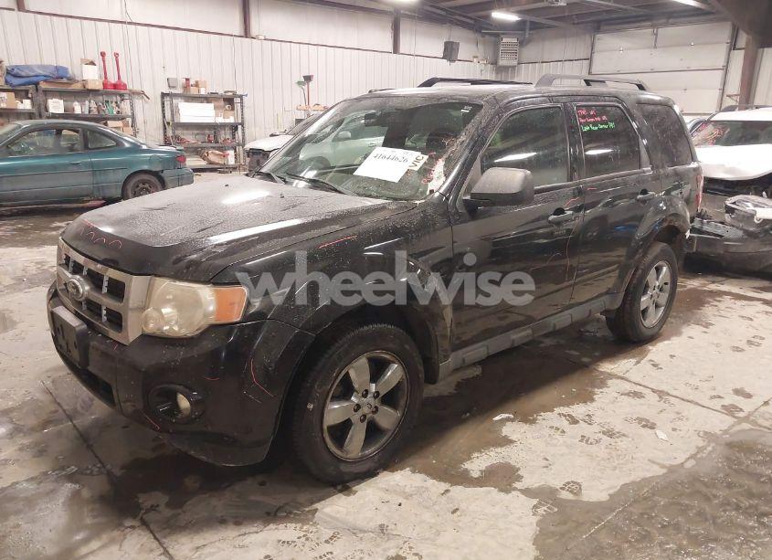 Photo 2 of 2010 Ford Escape XLT (VIN 1FMCU0D7XAKB31172)