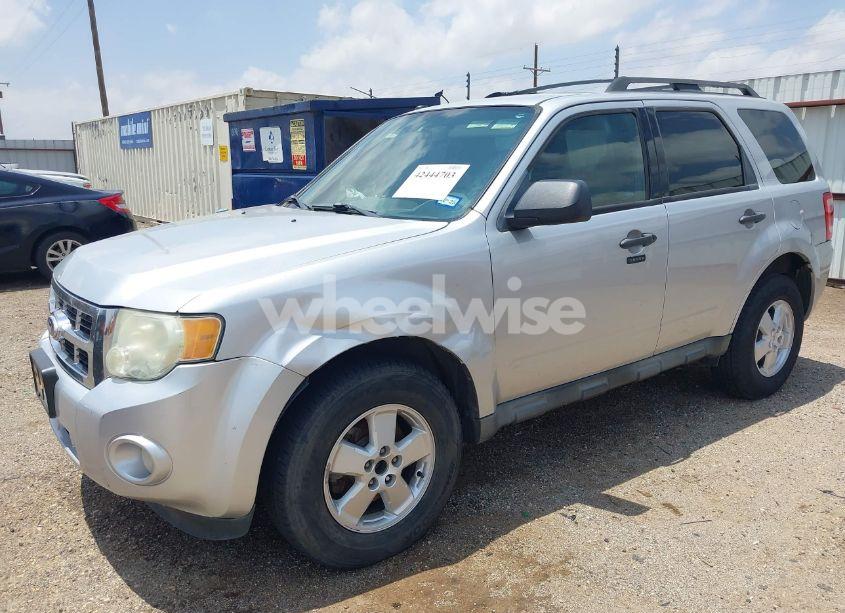 Photo 2 of 2010 Ford Escape XLT (VIN 1FMCU0D7XAKB40843)