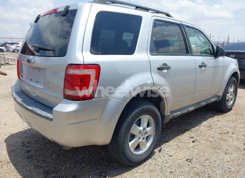 Photo 4 of 2010 Ford Escape XLT (VIN 1FMCU0D7XAKB40843)