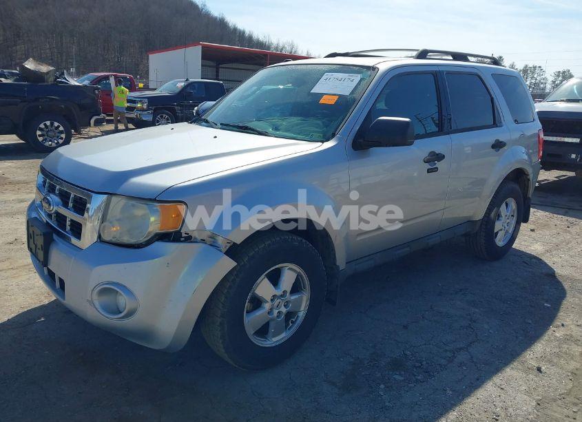 Photo 2 of 2010 Ford Escape XLT (VIN 1FMCU0D7XAKB62339)