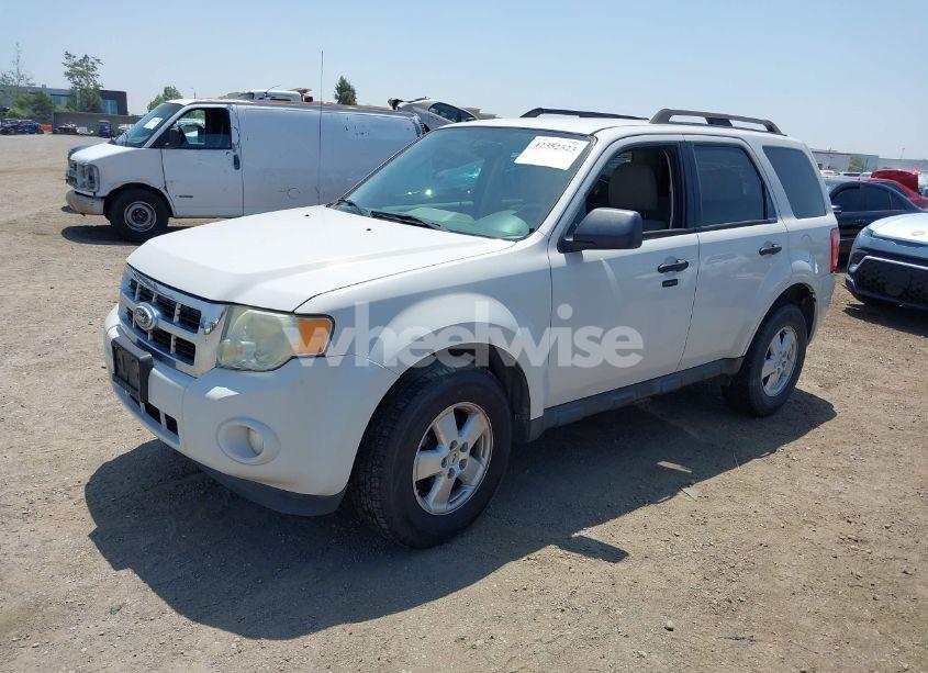 Photo 2 of 2010 Ford Escape XLT (VIN 1FMCU0D7XAKC77183)