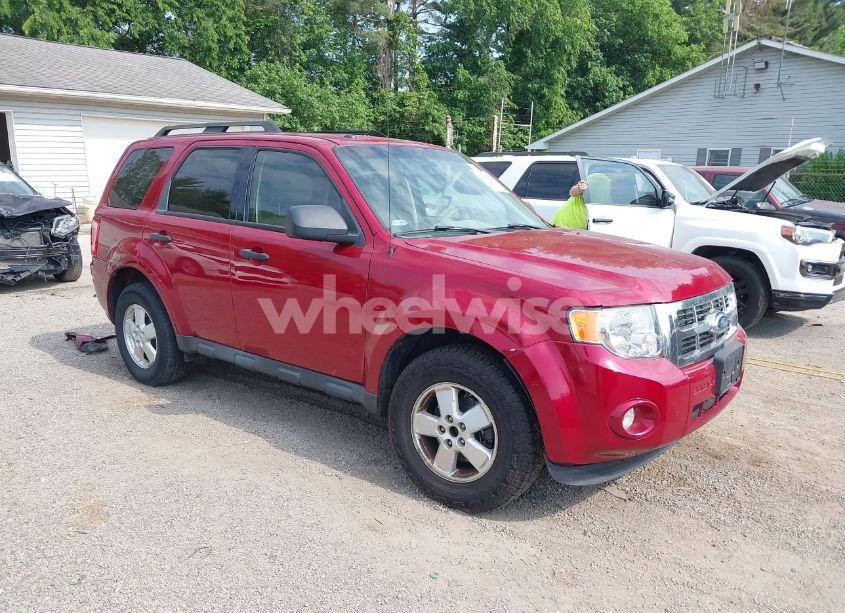 2010 Ford Escape XLT (VIN 1FMCU0D7XAKD17651) main photo