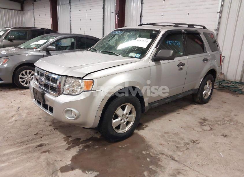 Photo 2 of 2010 Ford Escape XLT (VIN 1FMCU0D7XAKD38371)