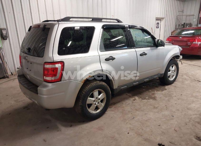 Photo 4 of 2010 Ford Escape XLT (VIN 1FMCU0D7XAKD38371)