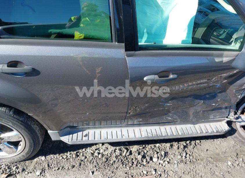 Photo 13 of 2011 Ford Escape XLT (VIN 1FMCU0DG0BKB09537)