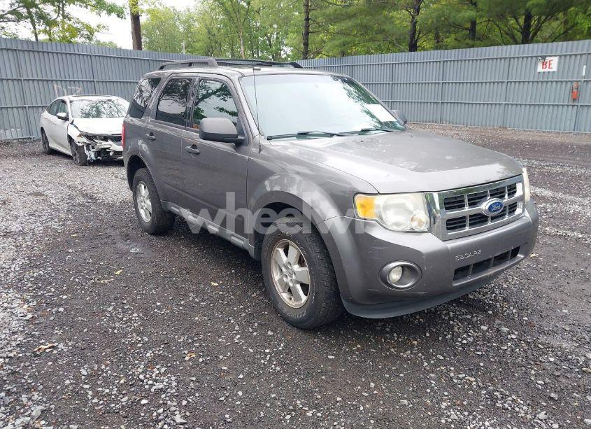 2011 Ford Escape XLT (VIN 1FMCU0DG0BKC28270) main photo