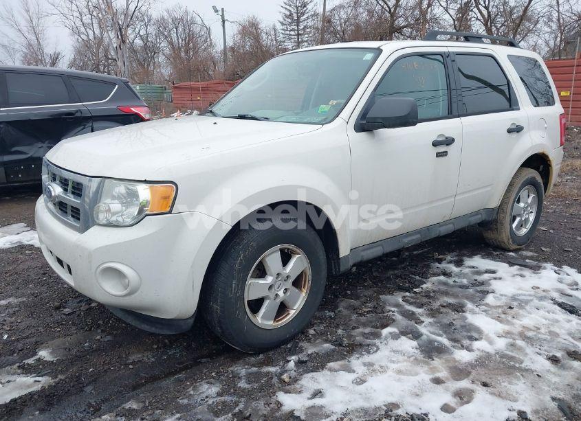 Photo 2 of 2011 Ford Escape XLT (VIN 1FMCU0DG2BKB58657)