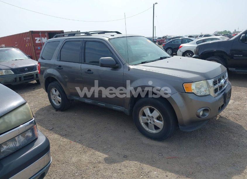 2012 Ford Escape XLT (VIN 1FMCU0DG2CKA93861) main photo