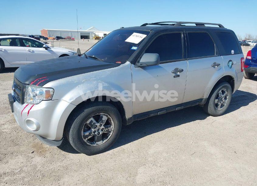 Photo 2 of 2010 Ford Escape XLT (VIN 1FMCU0DG3AKA09821)