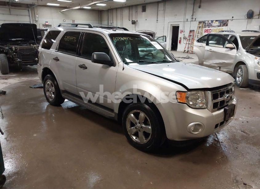 2010 Ford Escape XLT (VIN 1FMCU0DG3AKA95213) main photo