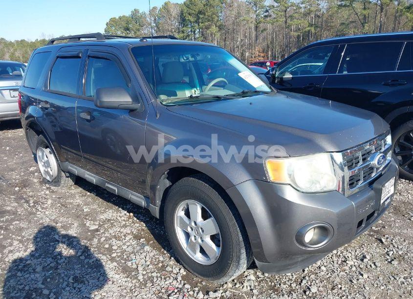 2010 Ford Escape XLT (VIN 1FMCU0DG3AKC45918) main photo