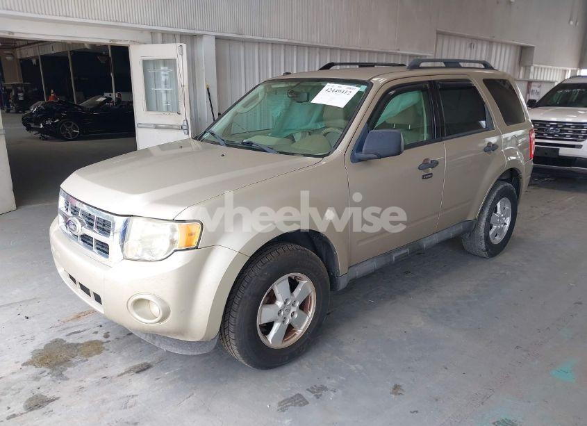 Photo 2 of 2010 Ford Escape XLT (VIN 1FMCU0DG3AKD09729)