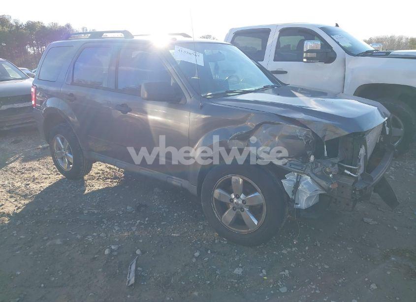 2011 Ford Escape XLT (VIN 1FMCU0DG3BKB13324) main photo