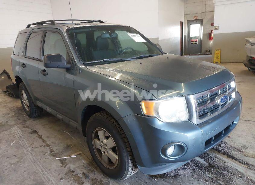 2011 Ford Escape XLT (VIN 1FMCU0DG3BKC39781) main photo