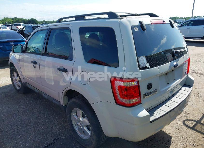 Photo 3 of 2010 Ford Escape XLT (VIN 1FMCU0DG5AKB79470)