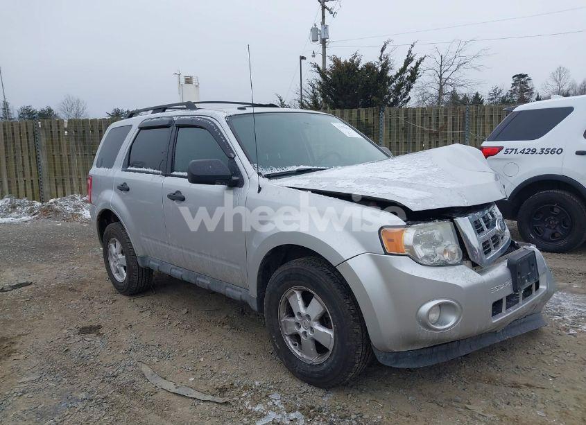 2010 Ford Escape XLT (VIN 1FMCU0DG5AKD48208) main photo