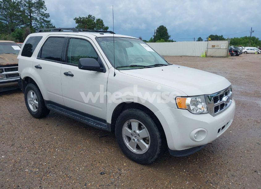 2012 Ford Escape XLT (VIN 1FMCU0DG5CKB09776) main photo