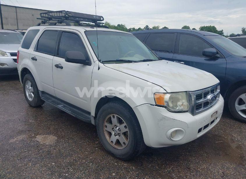 2011 Ford Escape XLT (VIN 1FMCU0DG6BKA86863) main photo