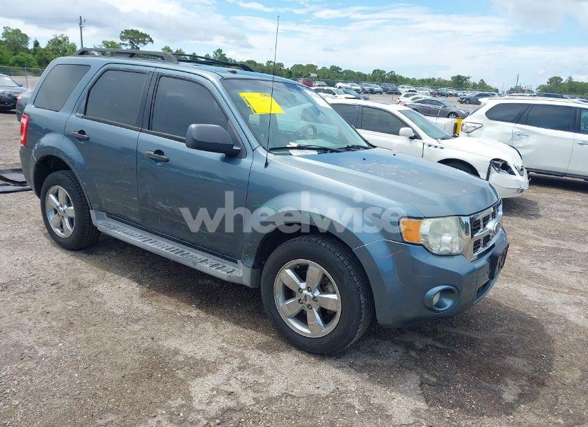 2010 Ford Escape XLT (VIN 1FMCU0DG7AKB62105) main photo