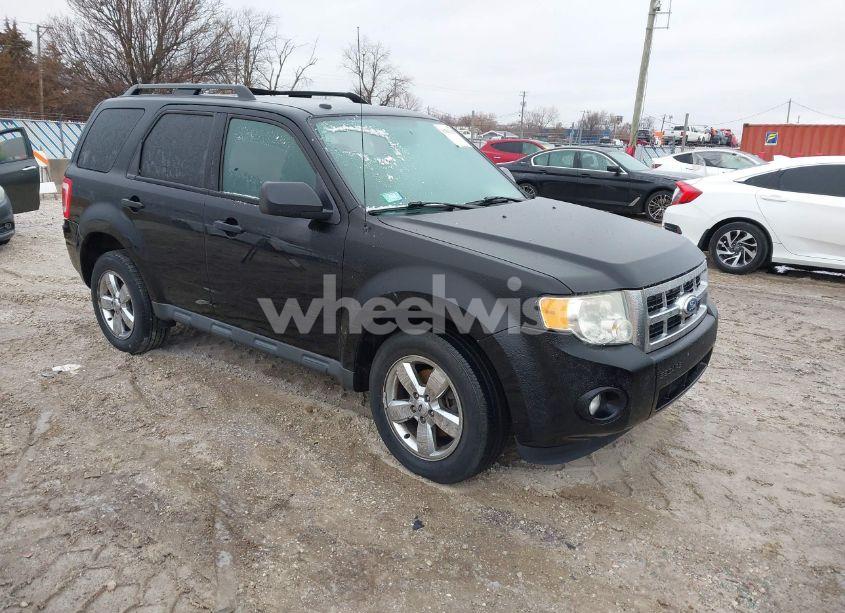 2010 Ford Escape XLT (VIN 1FMCU0DG7AKB62637) main photo