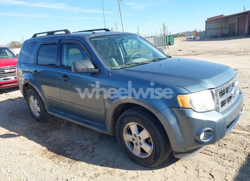 2010 Ford Escape XLT (VIN 1FMCU0DG7AKB90289) main photo