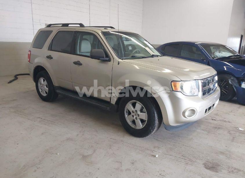 2010 Ford Escape XLT (VIN 1FMCU0DG7AKC63600) main photo