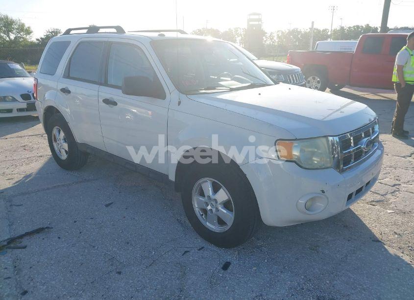 2010 Ford Escape XLT (VIN 1FMCU0DG7AKC90134) main photo