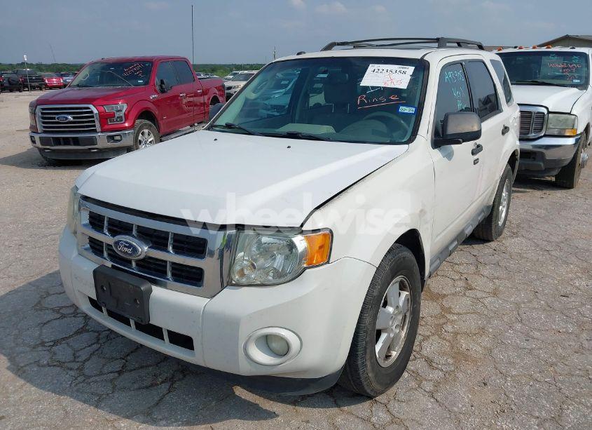 Photo 2 of 2012 Ford Escape XLT (VIN 1FMCU0DG7CKA93905)