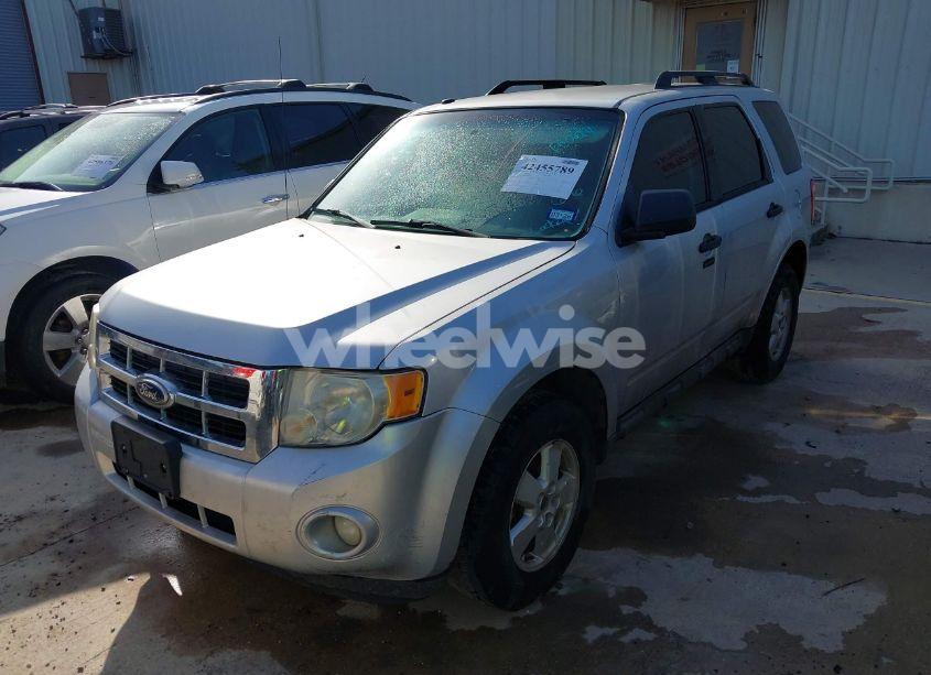 Photo 2 of 2010 Ford Escape XLT (VIN 1FMCU0DG8AKB62422)