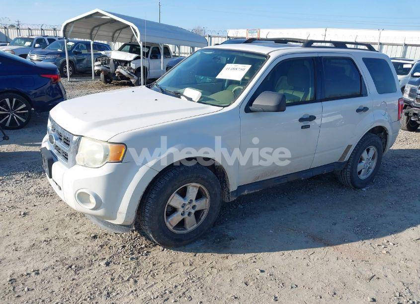 Photo 2 of 2010 Ford Escape XLT (VIN 1FMCU0DG8AKC62617)