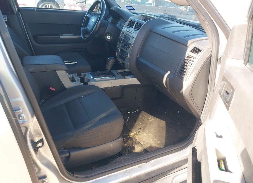 Photo 5 of 2011 Ford Escape XLT (VIN 1FMCU0DG8BKA38006)