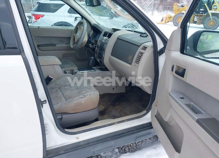 Photo 5 of 2011 Ford Escape XLT (VIN 1FMCU0DG8BKB71686)
