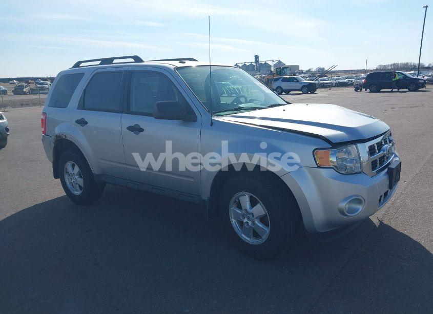 2010 Ford Escape XLT (VIN 1FMCU0DG9AKC24619) main photo