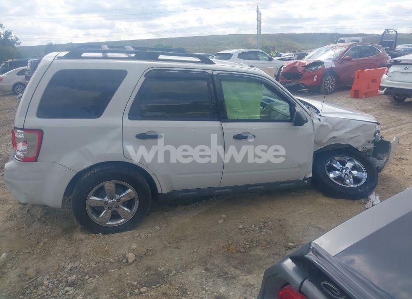 Photo 13 of 2010 Ford Escape XLT (VIN 1FMCU0DGXAKA12800)