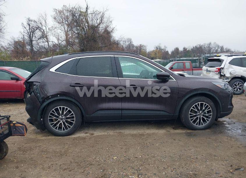 Photo 14 of 2023 Ford Escape PHEV (VIN 1FMCU0E14PUA19071)