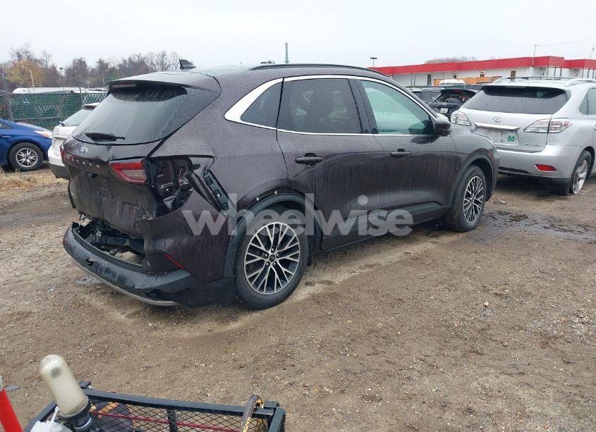 Photo 4 of 2023 Ford Escape PHEV (VIN 1FMCU0E14PUA19071)
