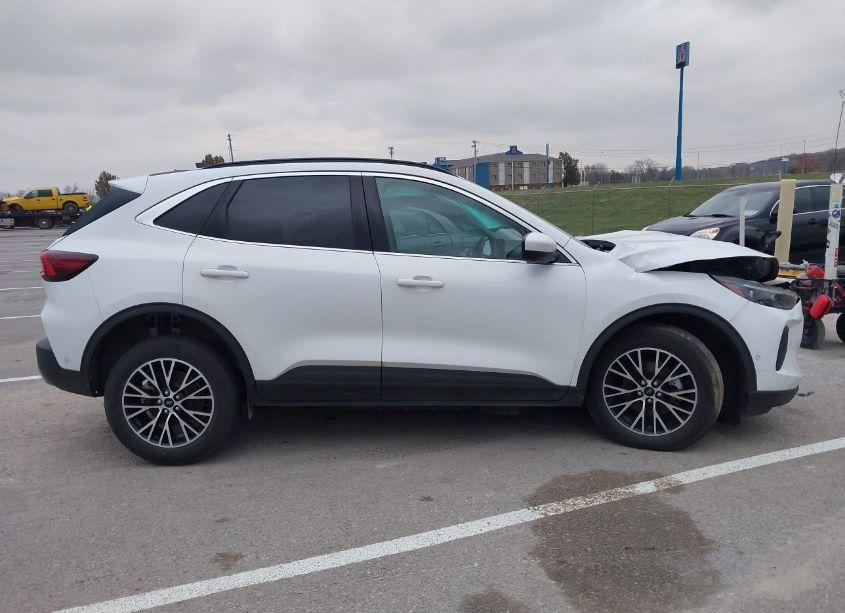 Photo 13 of 2023 Ford Escape PHEV (VIN 1FMCU0E16PUA43890)
