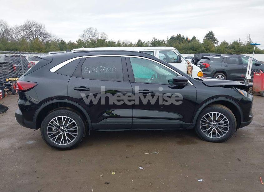 Photo 13 of 2024 Ford Escape PHEV (VIN 1FMCU0E1XRUA14265)