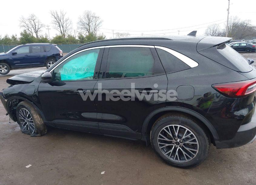 Photo 14 of 2024 Ford Escape PHEV (VIN 1FMCU0E1XRUA14265)