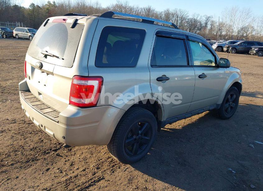 Photo 4 of 2010 Ford Escape LIMITED (VIN 1FMCU0E71AKD09050)