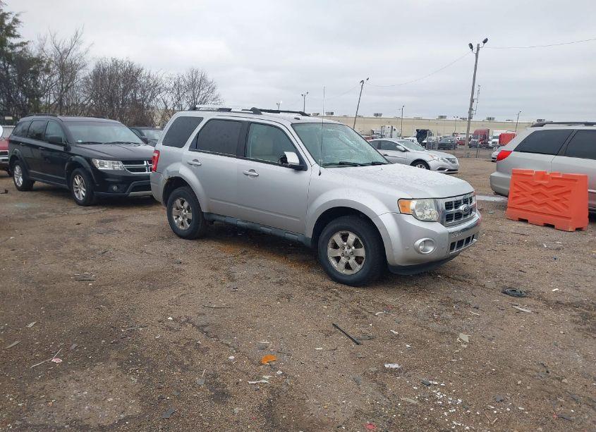 2010 Ford Escape LIMITED (VIN 1FMCU0E79AKB79177) main photo
